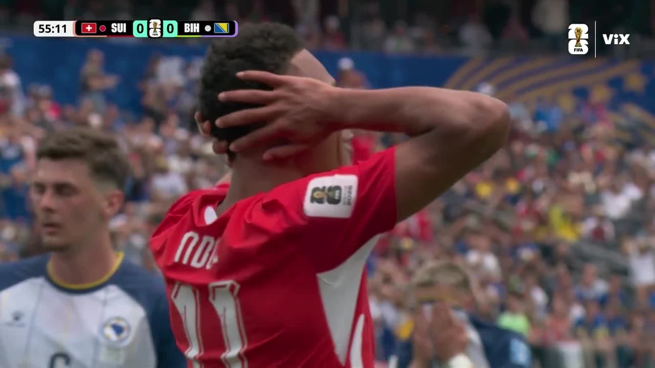 ¡Vasilj se viste de héroe! Atajadón tras una chilena espectacular de Ndoye