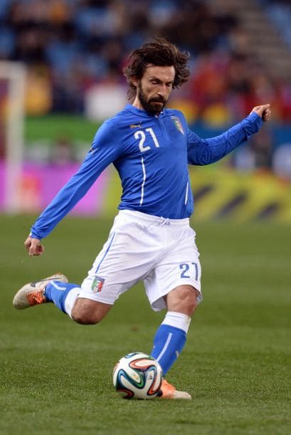 Andrea Pirlo:Veterano de mil batallas que sabe cuándo cargar con el equipo con un pase o un tiro a gol, además de saber definir en el momento preciso con Italia.Más de ¡Golazo Extra!