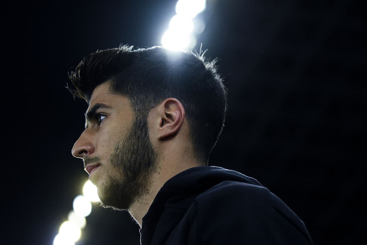 SAN SEBASTIAN, SPAIN - SEPTEMBER 17: Marco Asensio of Real Madrid CF walks onto the pitch prior to the La Liga match between Real Sociedad and Real Madrid at Anoeta stadium on September 17, 2017 in San Sebastian, Spain. (Photo by David Ramos/Getty Images)