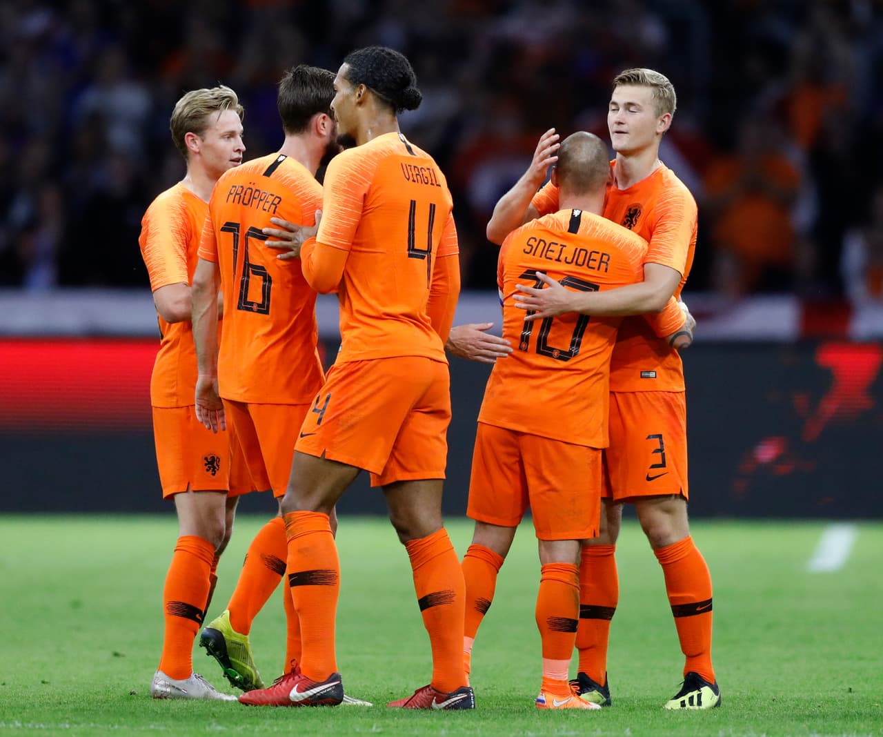 Al minuto 17 del segundo tiempo llegó el momento definitivo para Wesley Sneijder con la decisión del técnico Ronaldo Koeman de ingresar a Quincy Promes en su lugar.