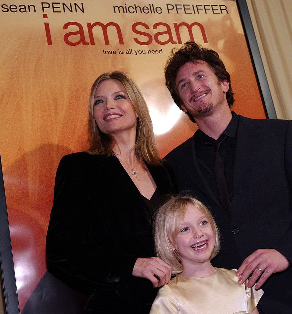 Debutó en la pantalla grande cuando tenía siete años con la película "I am Sam" (2001) al lado de Sean Penn y Michelle Pfeiffer.
