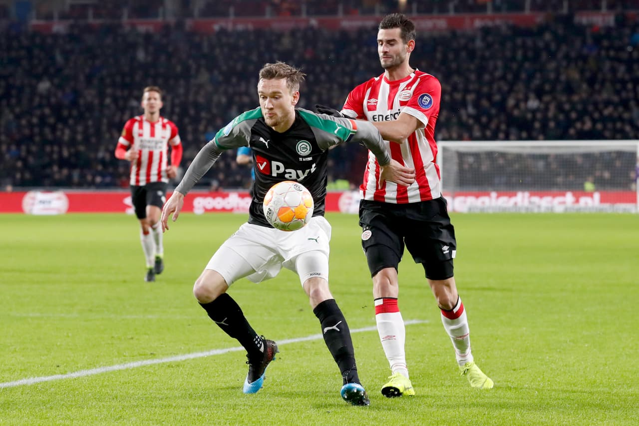 El equipo local llegaba de empatar por 2-2 en casa del Emmen, mientras que la visita había ganado por 3-0 al Heracles.