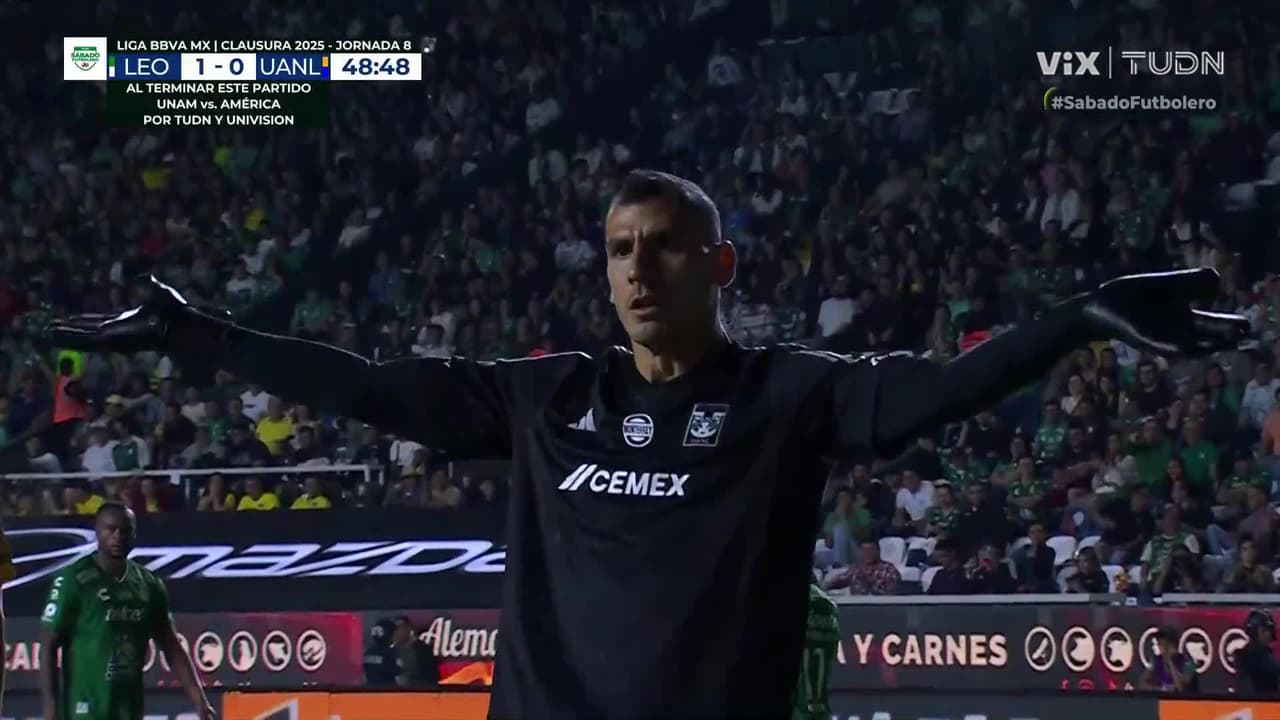 ¡El show de Nahuel! Doble atajada del argentino para evitar el segundo gol