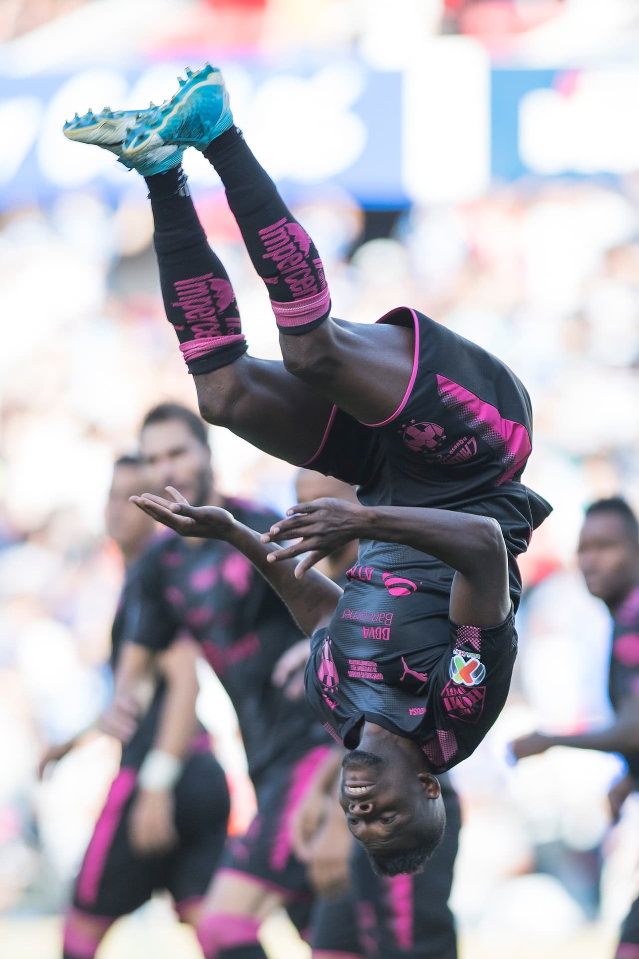 ¡Espectacular el festejo de Avilés tras marcar el tiro penal!