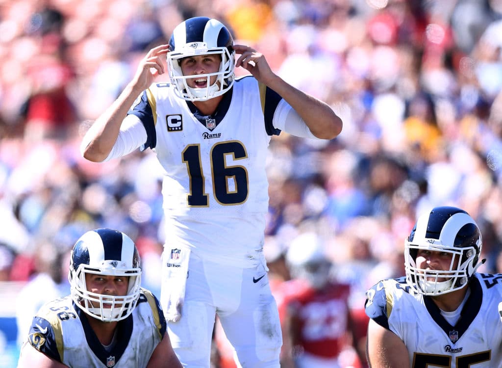 2)
<b>LA Rams (2-0)</b>. La solidez que ha logrado Sean McVay como head coach de los Rams asombra. La maestría con que opera la ofensiva Jared Goff, encanta. La defensiva ha estado su-bli-me.