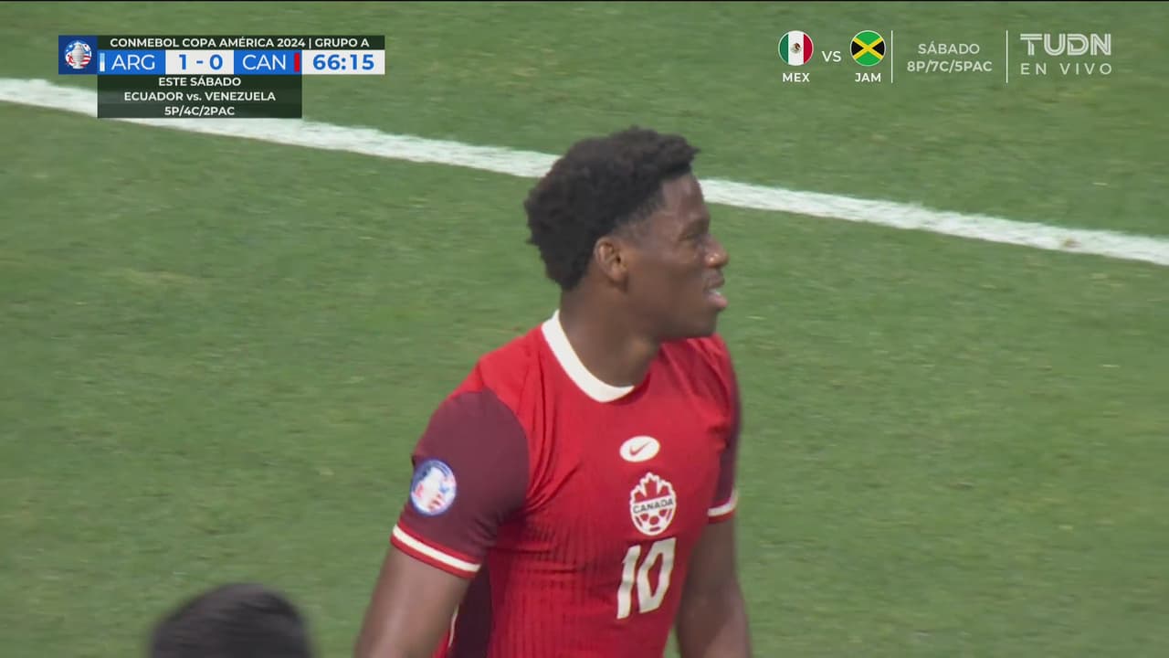 ¡Estaba solo! David falla una clara para Canadá