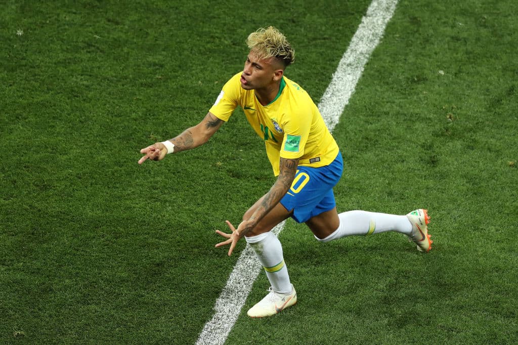 Neymar tuvo un partido muy complicado, no solo por el marcaje personal que le aplicaron en todo el cotejo sino porque sus pocas ocasiones de gol no fueron muy claras. Aquí luce frustrado.