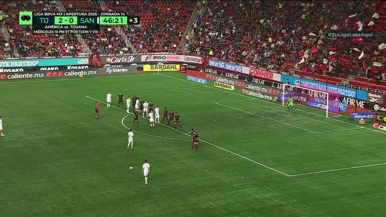 ¡TIRO ATAJADO! disparo por Diego González.