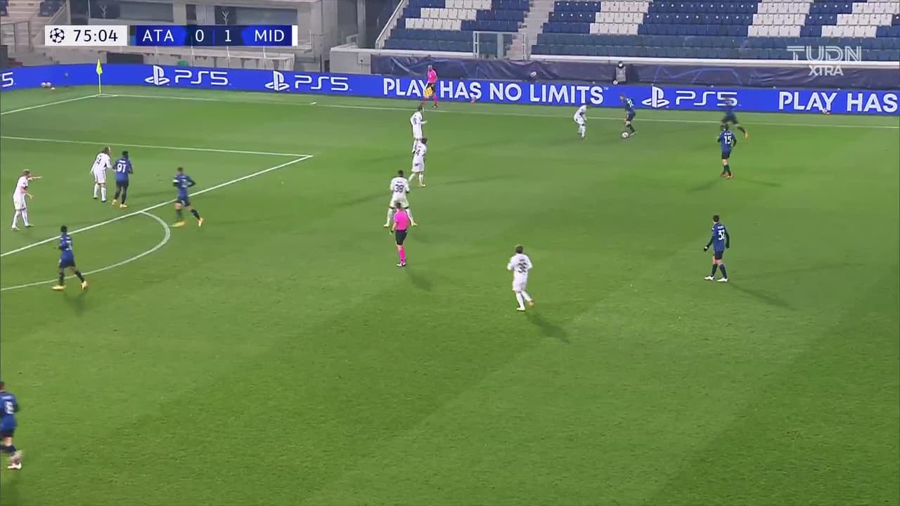 ¡TIRO ATAJADO! disparo por Amad Diallo Traore.