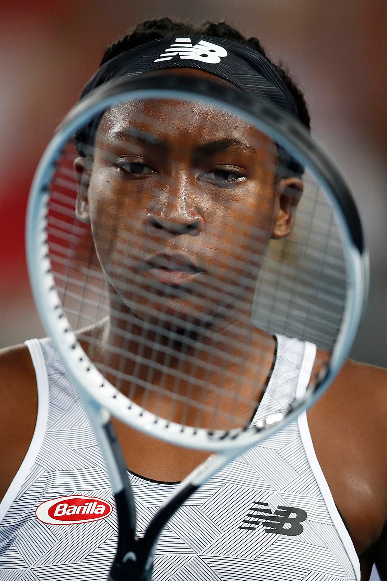 Coco Gauff de Estados Unidos muy reflexiva en su partido ante su compatriota Venus Williams.