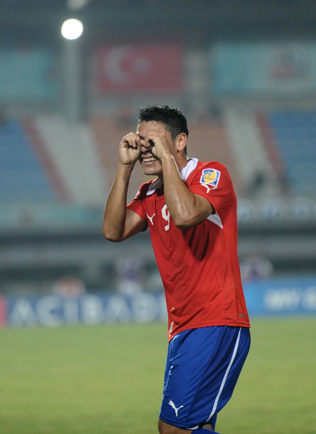 Fue llamado a la selección de su país y logró la clasificación al Mundial Sub-20 que se jugó en Turquía.