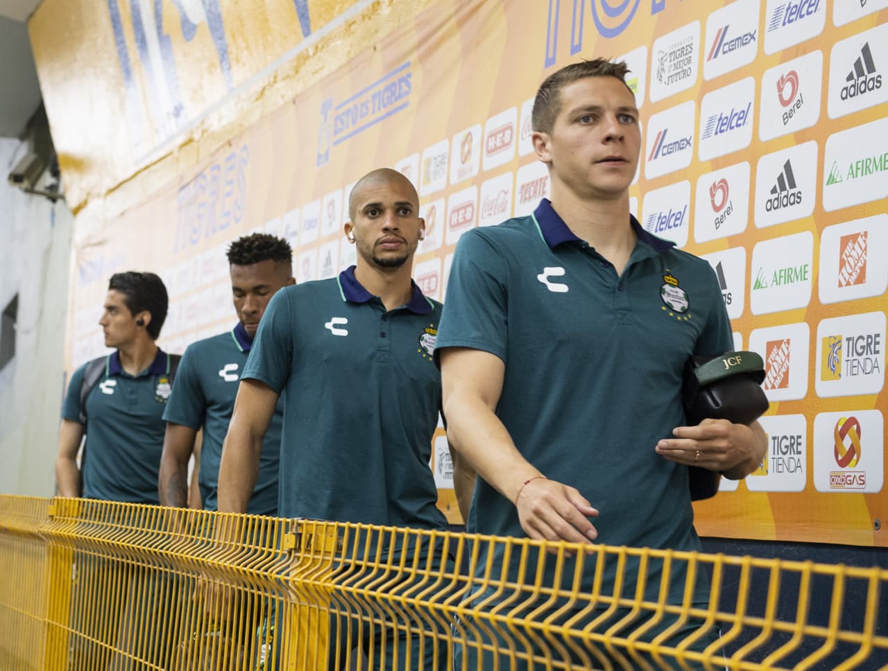 Este fue el color y el ambiente antes del silbatazo inicial en la Ida de la Semifinal por la Liga Campeones de Concacaf entre Tigres y Santos Laguna en el Estadio Universitario, en Monterrey.