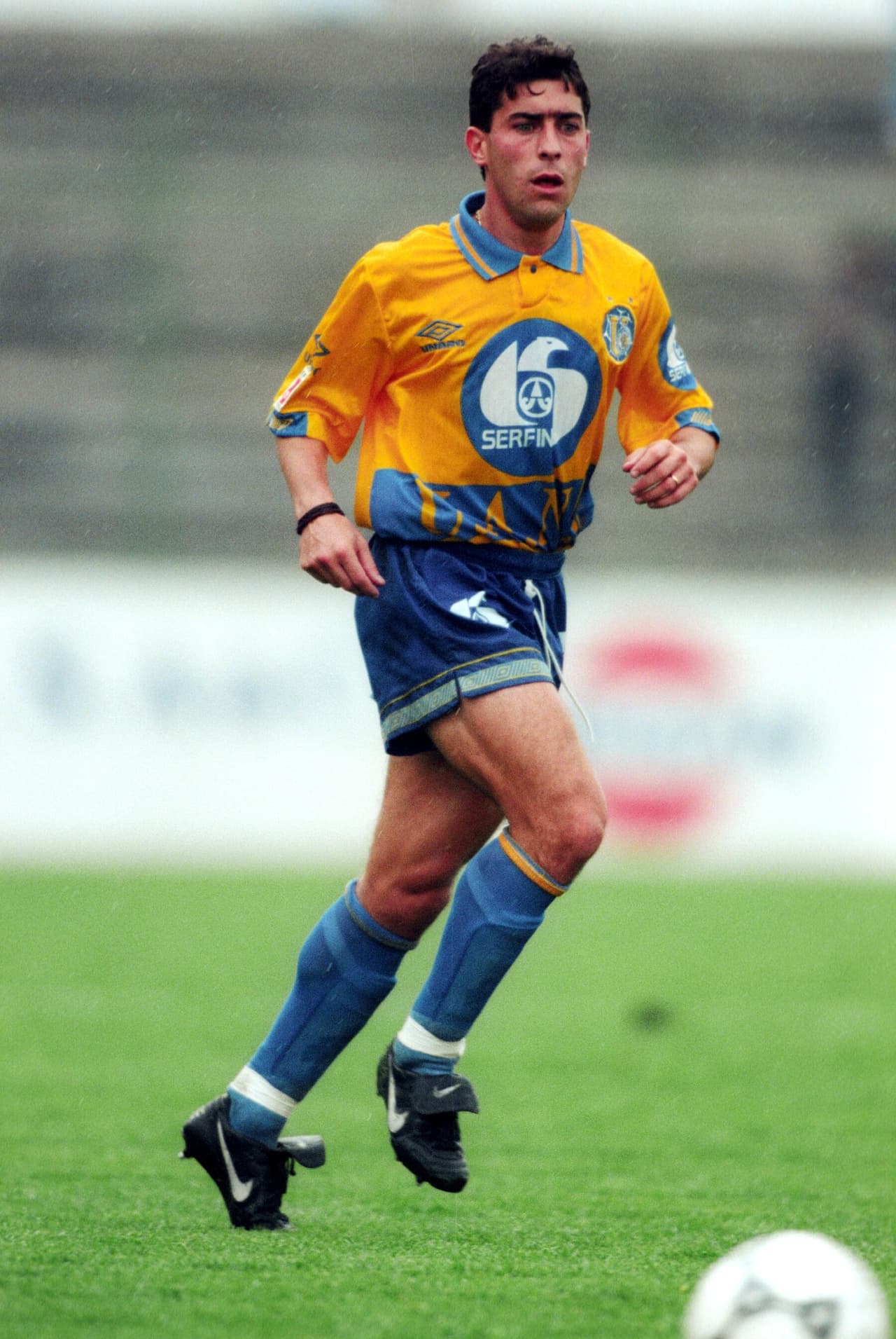 El hoy entrenador de Estados Unidos Sub 20, Tab Ramos, jugó con Tigres en la temporada 1995-1996 prestado por el Real Betis de España. Como pasó con 'El Chelo' Balboa, regresó en 1996 a Estados Unidos para jugar en el arranque de la MLS con MetroStars de Nueva York.