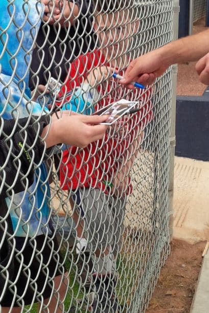 "Detrás" de los entrenamientos de primavera de la MLB, los atléticos jugadores de las grandes ligas muestran todo su talento... y mucho más que eso. Aparte de ejercitarse y compartir con sus seguidores, los beisbolistas lucieron sus atributos de espalda especialmente para las fans.