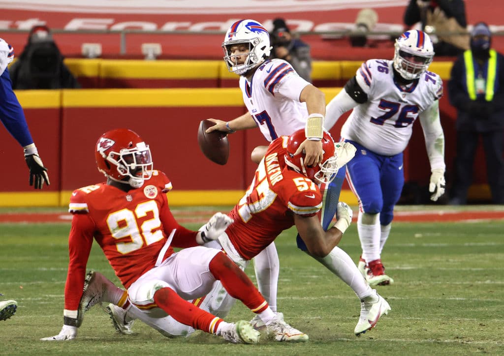 Patrick Mahomes tiene un partido sin errores Kansas City vence 24-38 en casa fente a los Buffalo Bills.