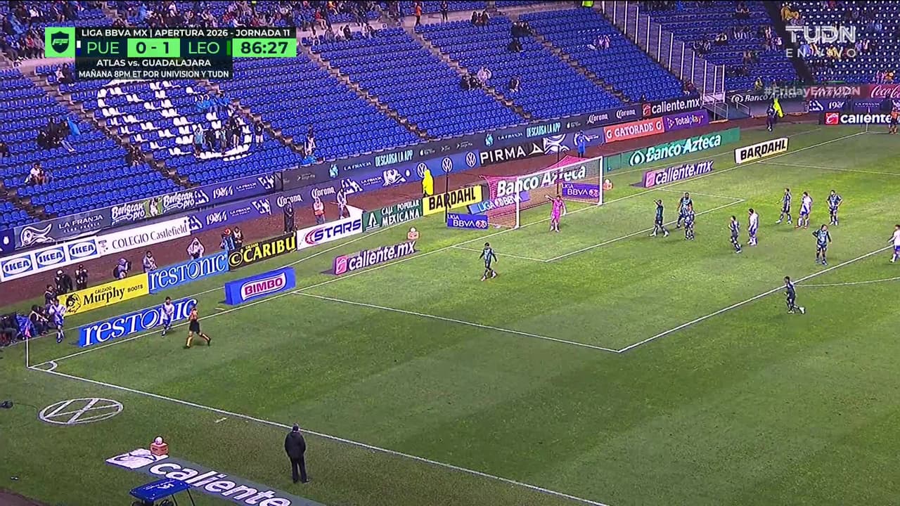 ¡GOL!  anota para Puebla. Eduardo Armenta