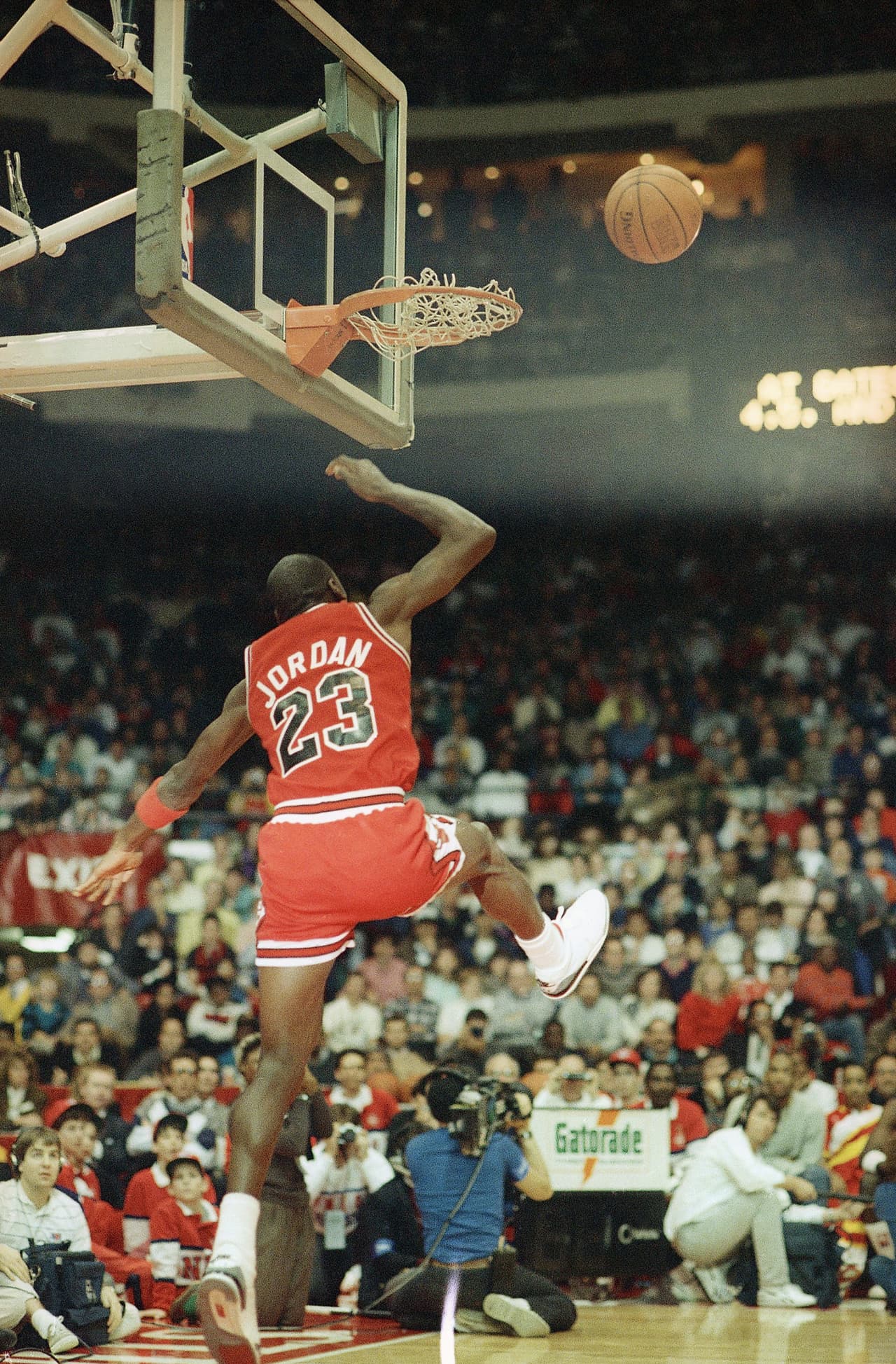 Jordan llegó al concurso de clavadas con el antecedente de haber ganado en 1987, por lo que además de ganar frente a su público tenía que dar una muestra de algo diferente en su repertorio.