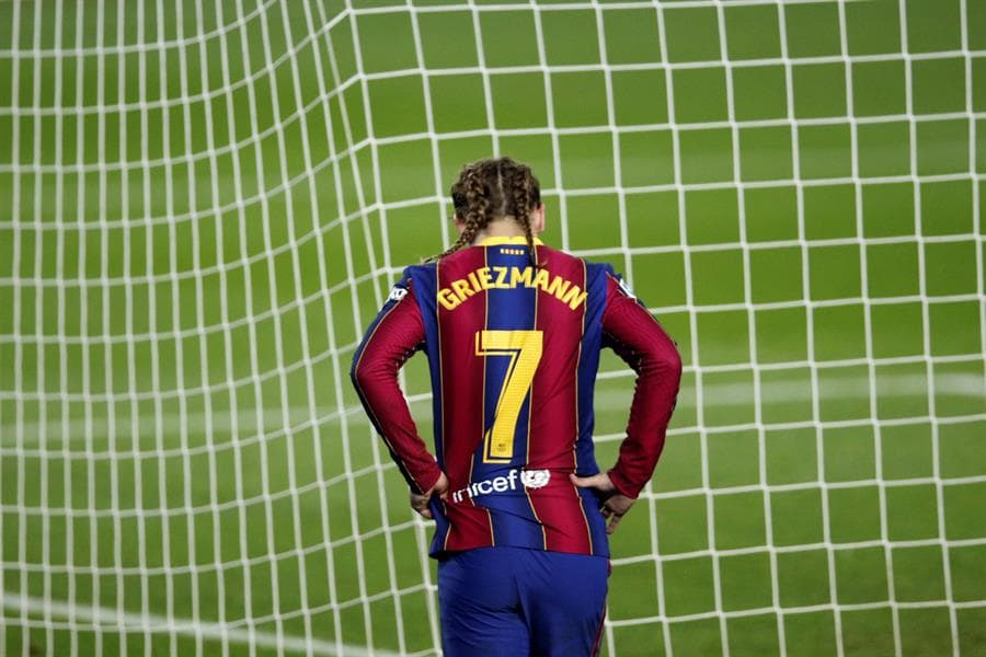 Barcelona supera a la Real Sociedad 2-1.Willian José se encargaba de poner arriba a su equipo al minuto 27, pero Jordi Alba igualaba las cosas al 31. Quien anotó el gol de la victoria, fue Frenkie de Jong al 73 y suman tres puntos.