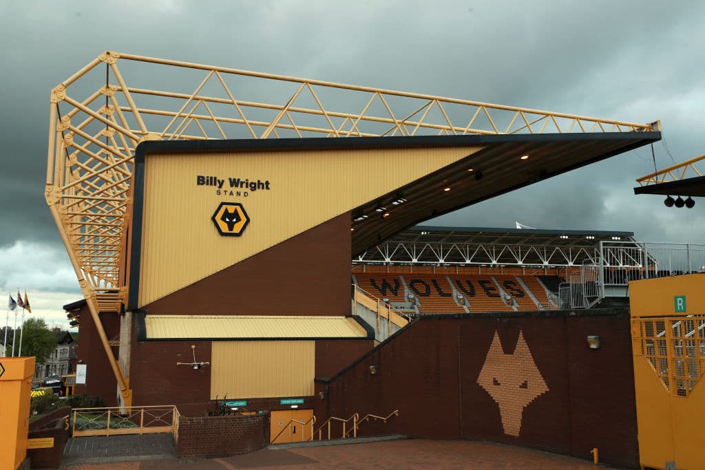 Una panoráimica general desde afuera del estadio Molineux, la casa del Wolverhampton, en el Reino Unido.