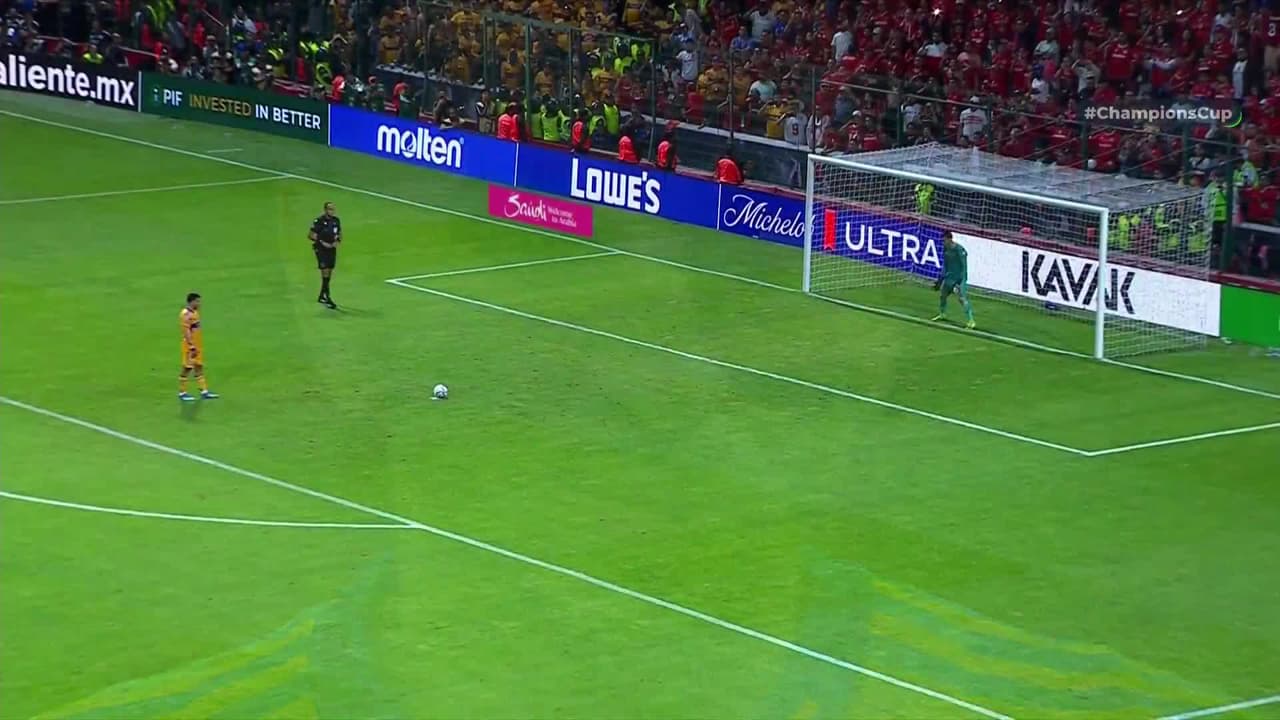 ¡GOL!  anota para Tigres. Ángel Correa