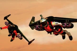 Los paracaidistas Yves Rossi y Vince Reffet acaban de hacer realidad el sueño de todos nosotros cuando éramos niños.