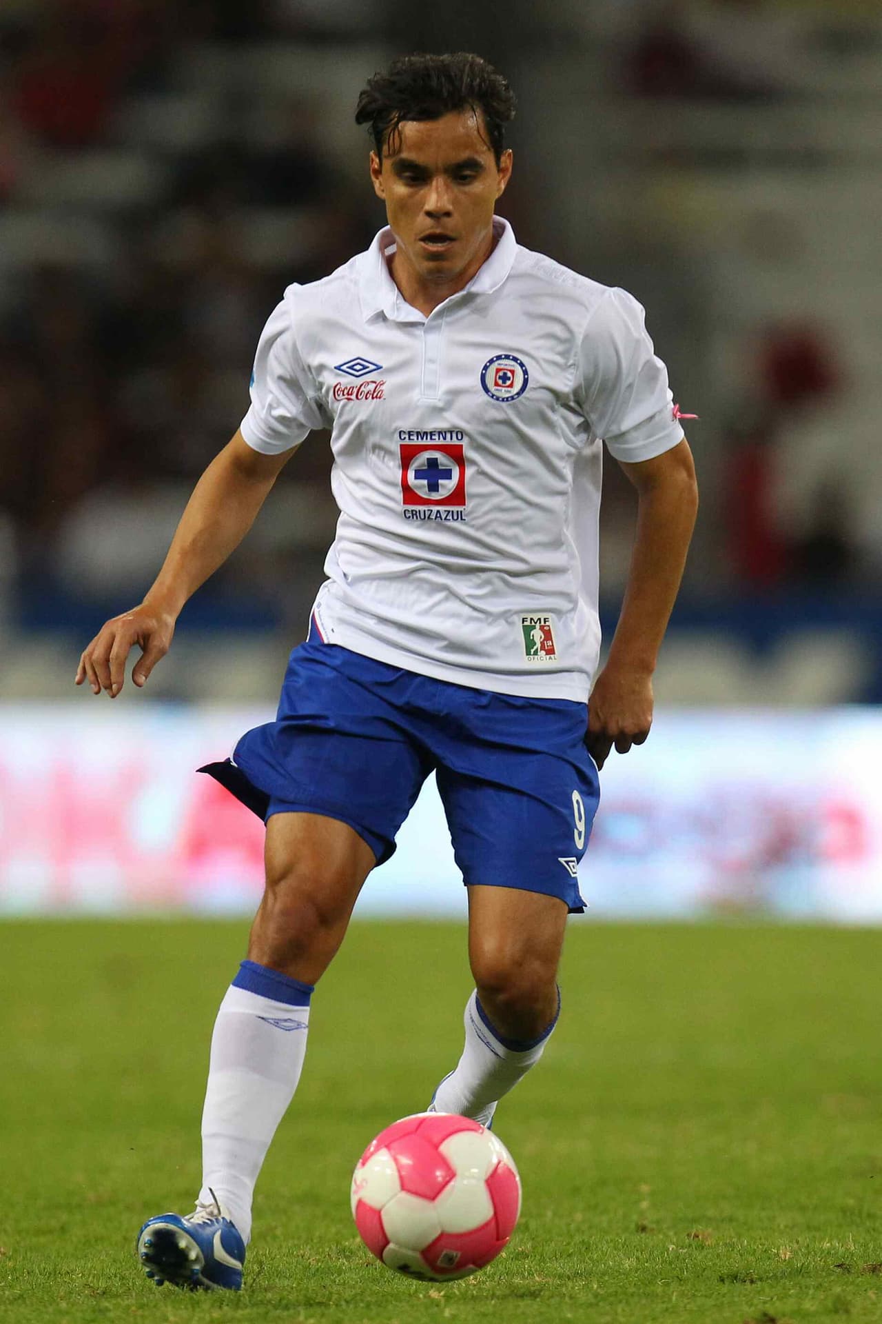 Tras tener un éxito en el Sporting Kansas City, en 2012 Omar Bravo recivió varias propuestas en el fútbol mexicano y al final decidió por irse a Cruz Azul. Su paso por el cuadro capitalino no fue brillente y solo logró conseguir siete anotaciones.