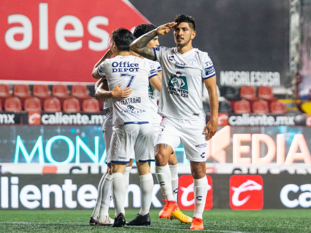 El conjunto de Tijuana se quedó sin posibilidades de seguir compitiendo en el Guard1anes 2020. | Víctor Guzmán (36’) y Roberto de la Rosa (73’) sellaron el triunfo para los de Pezzolano. Tijuana se enfrentará a Querétaro y Pachuca se medirá a Necaxa en la última jornada de la competición.