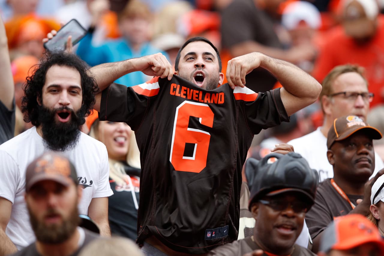 Fan se hace tatuaje de los Browns campeones del Super Bowl LIV
