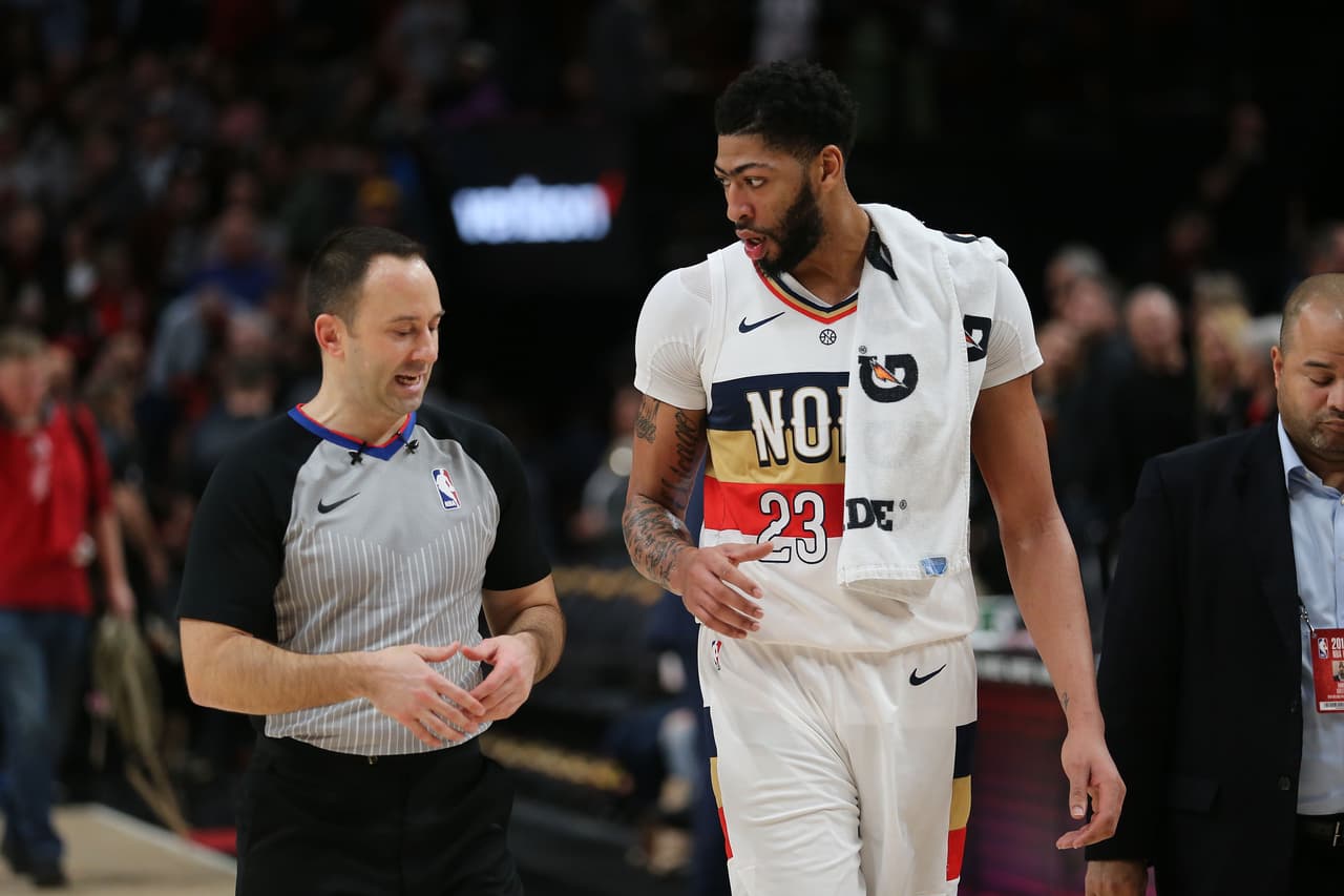 Los Pelicans pierden 15 días a Davis por torcedura en un dedo