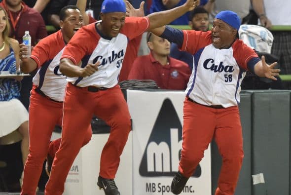 Los nuevos campeones, que llegaron a San Juan con 16 refuerzos, llevaron al terreno en la entrada inicial el mismo poder ofensivo que demostraron el sábado en el partido de semifinal ante Venezuela que ganaron 8-4.