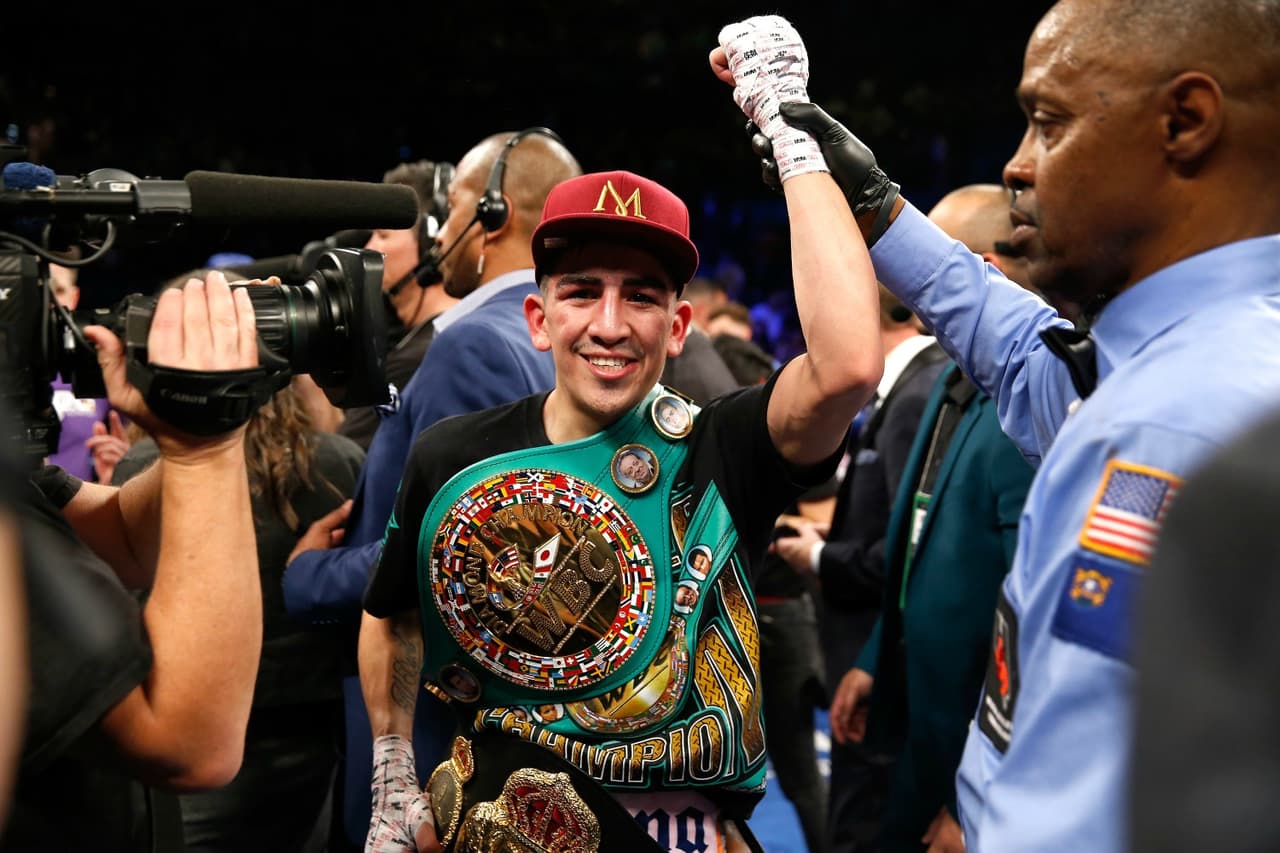 El mexicano Leo Santa Cruz cobra revancha ante el irlandés Carl Frampton