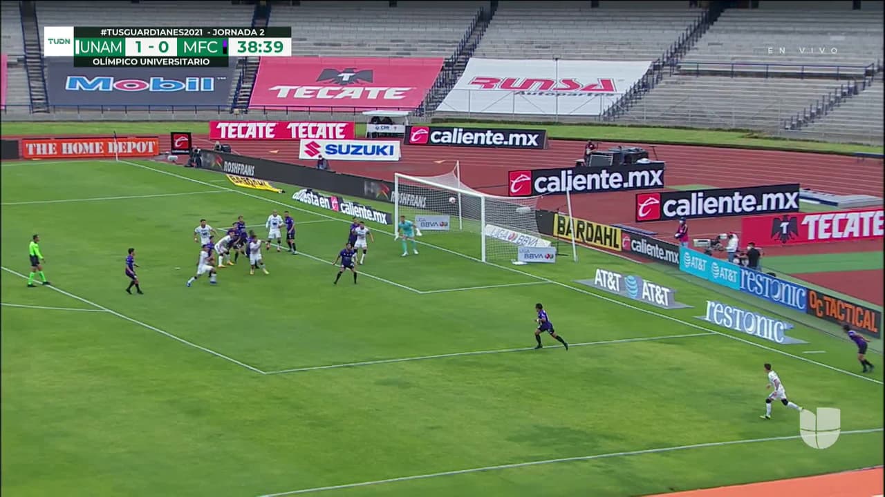 ¡TIRO ATAJADO! disparo por Johan Vásquez.