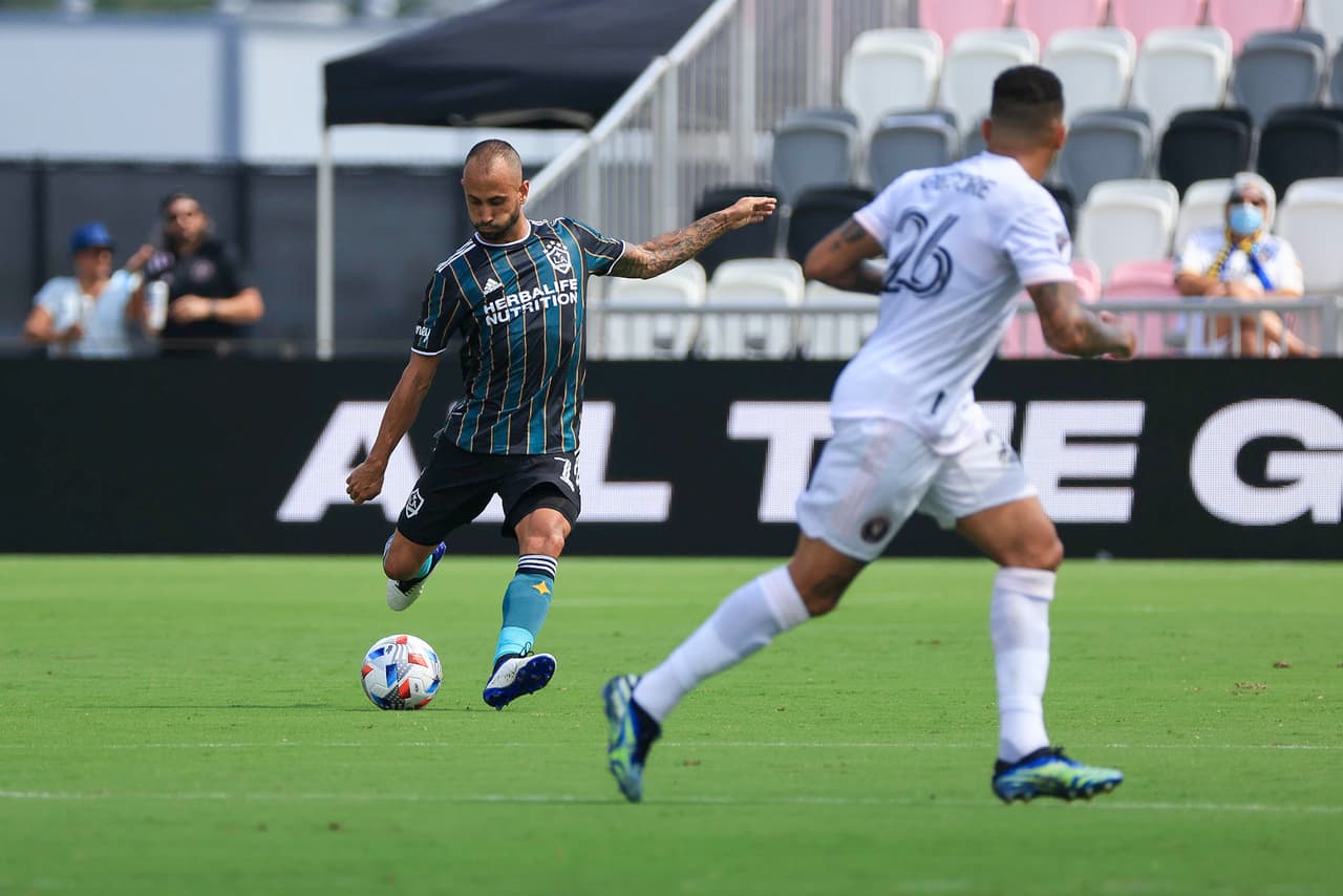 LA Galaxy consiguió una valiosa remontada con doblete de Chicharito para sumar sus primeros tres puntos de la Temporada 2021 de la MLS.