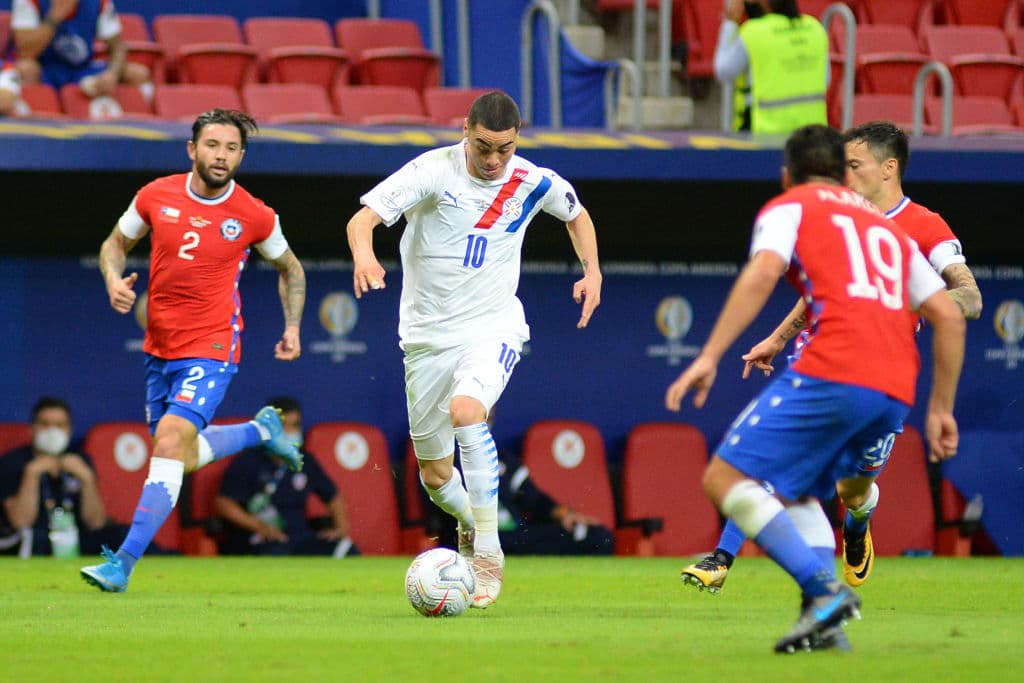 Braian Samudio y Miguel Almirón fueron los encargados de anotar los dos tantos que le dieron la victoria 0-2 a Paraguay sobre Chile.