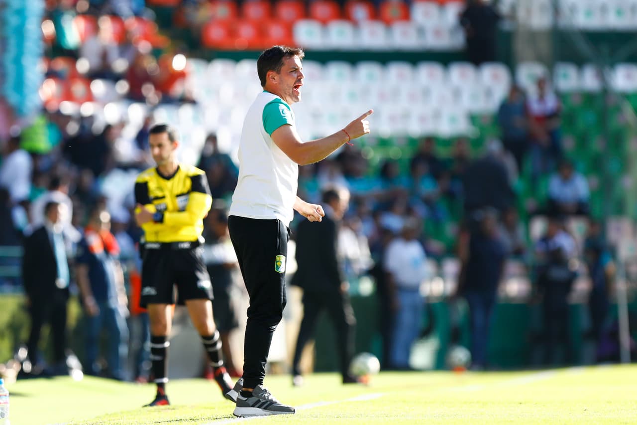 Pachuca derrotó al León como visitante para conservar el liderato del torneo con una solitaria anotación de 'Chofis' López.