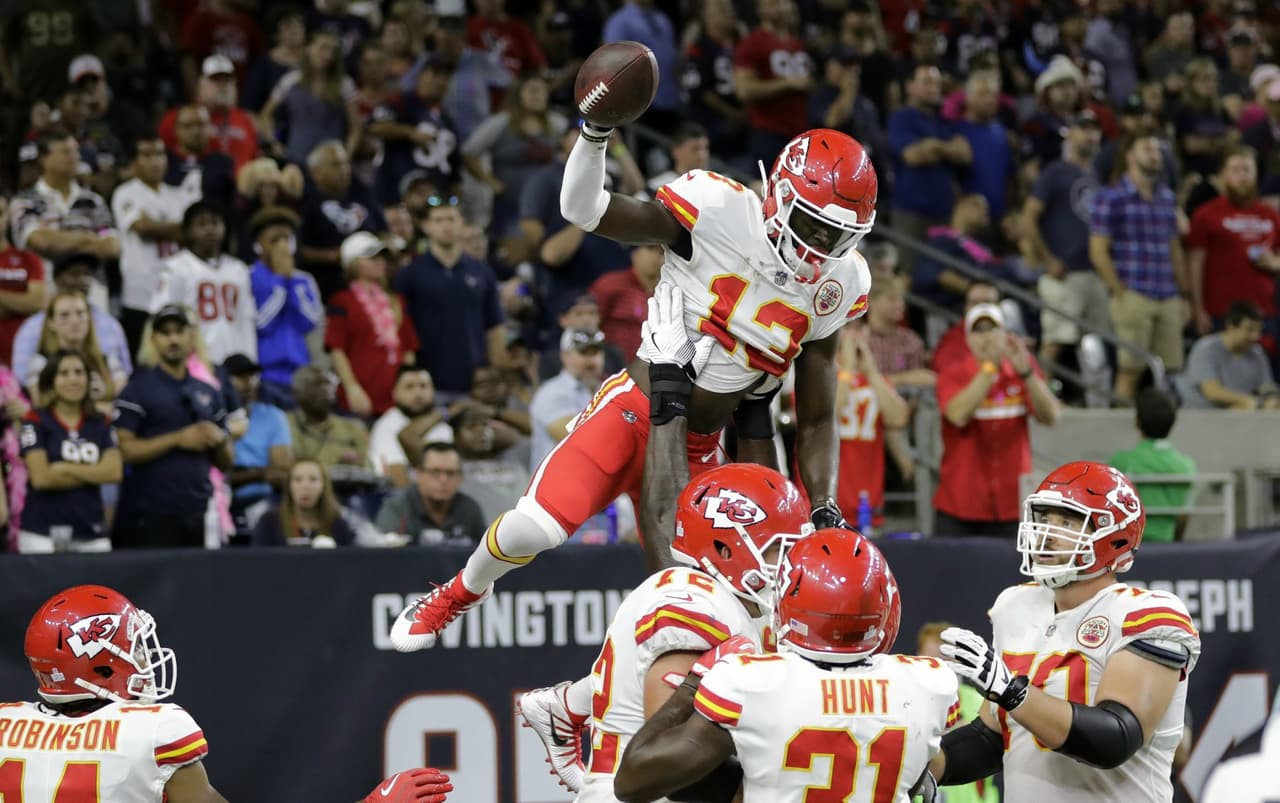 Los Kansas City Chiefs permanecen como el único equipo invicto en la temporada, al vencer 42-34 a los Houston Texans en el duelo de domingo por la noche de la Semana 5.