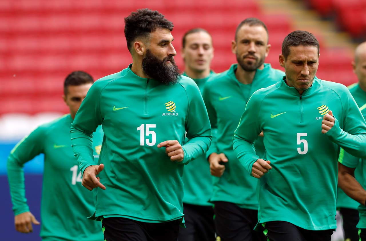 El capitán del equipo (15) Mile Jedinak, autor del único gol en ese partido de debut, sabe que en un torneo corto como un Mundial, las derrotas te orillan a jugar mejor.