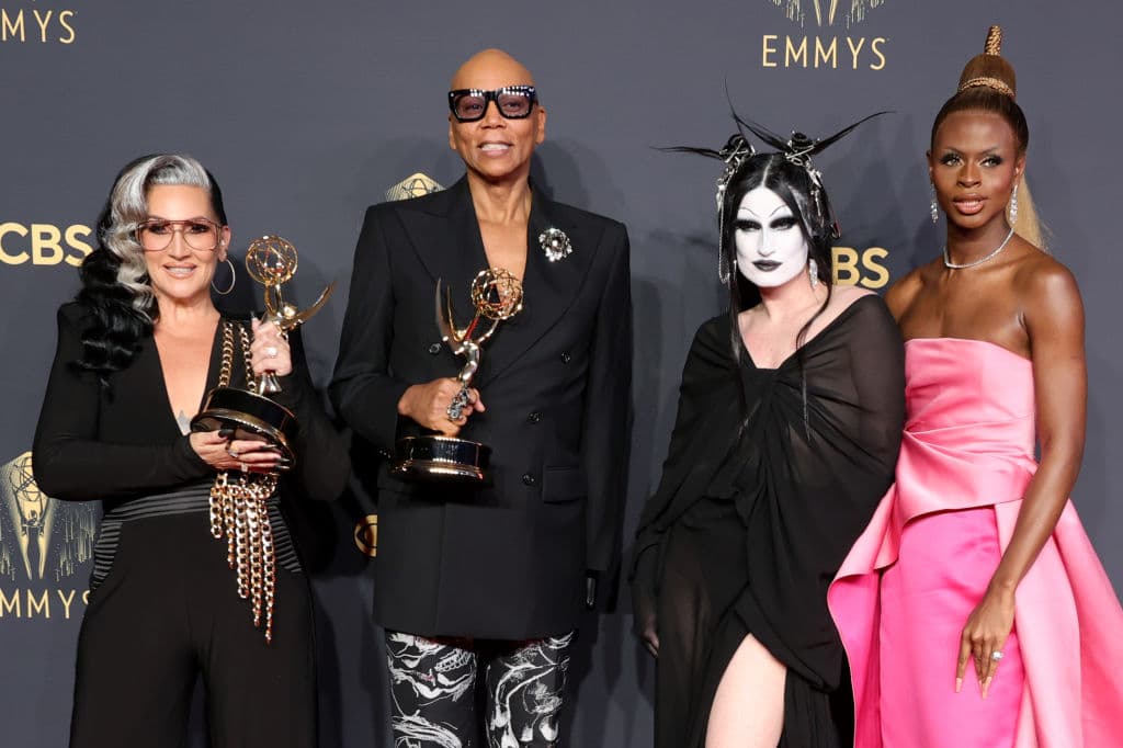 Aunque ningún actor de color recibió el Emmy, RuPaul hizo historia como el artista negro más premiado en la historia de la ceremonia con su undécima victoria en su carrera.