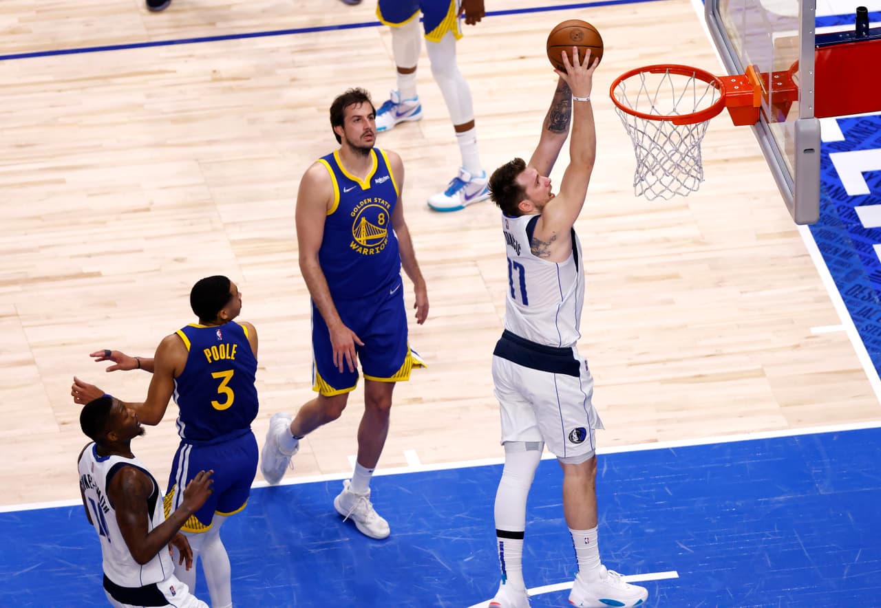 Dallas Mavericks reviven y evitan barrida de Golden State