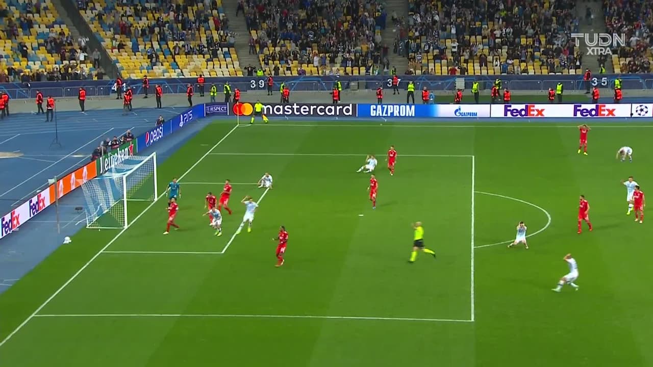 ¡TIRO ATAJADO! disparo por Denys Garmash.