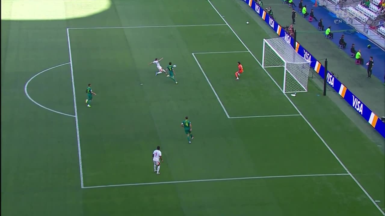 ¡Tremendo error! Piroe falla solo frente a la portería de Bolivia