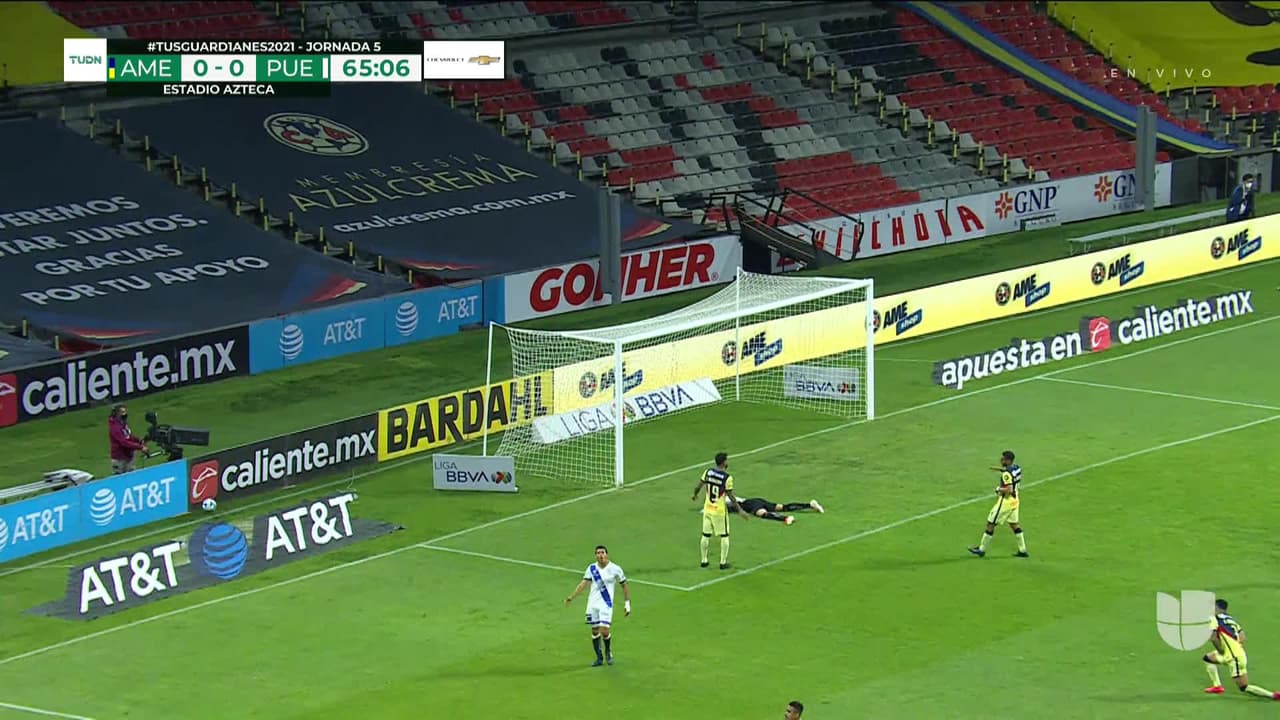 ¡TIRO ATAJADO! disparo por Javier Salas.