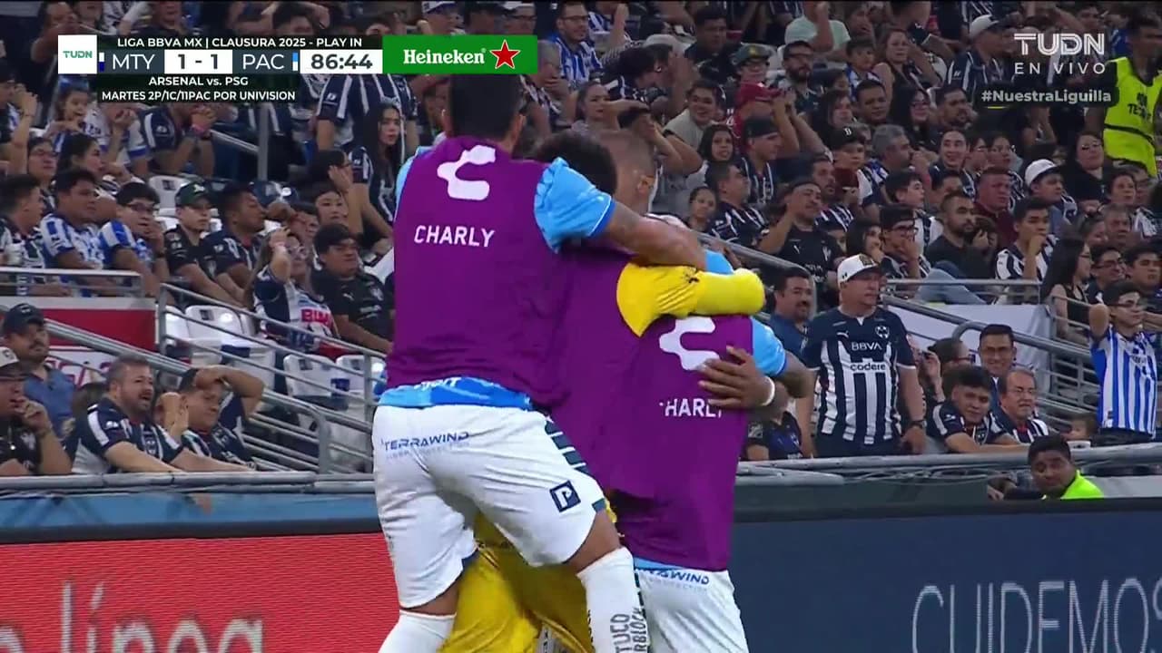 ¡GOOOL! Salomón Rondón anota para Pachuca.