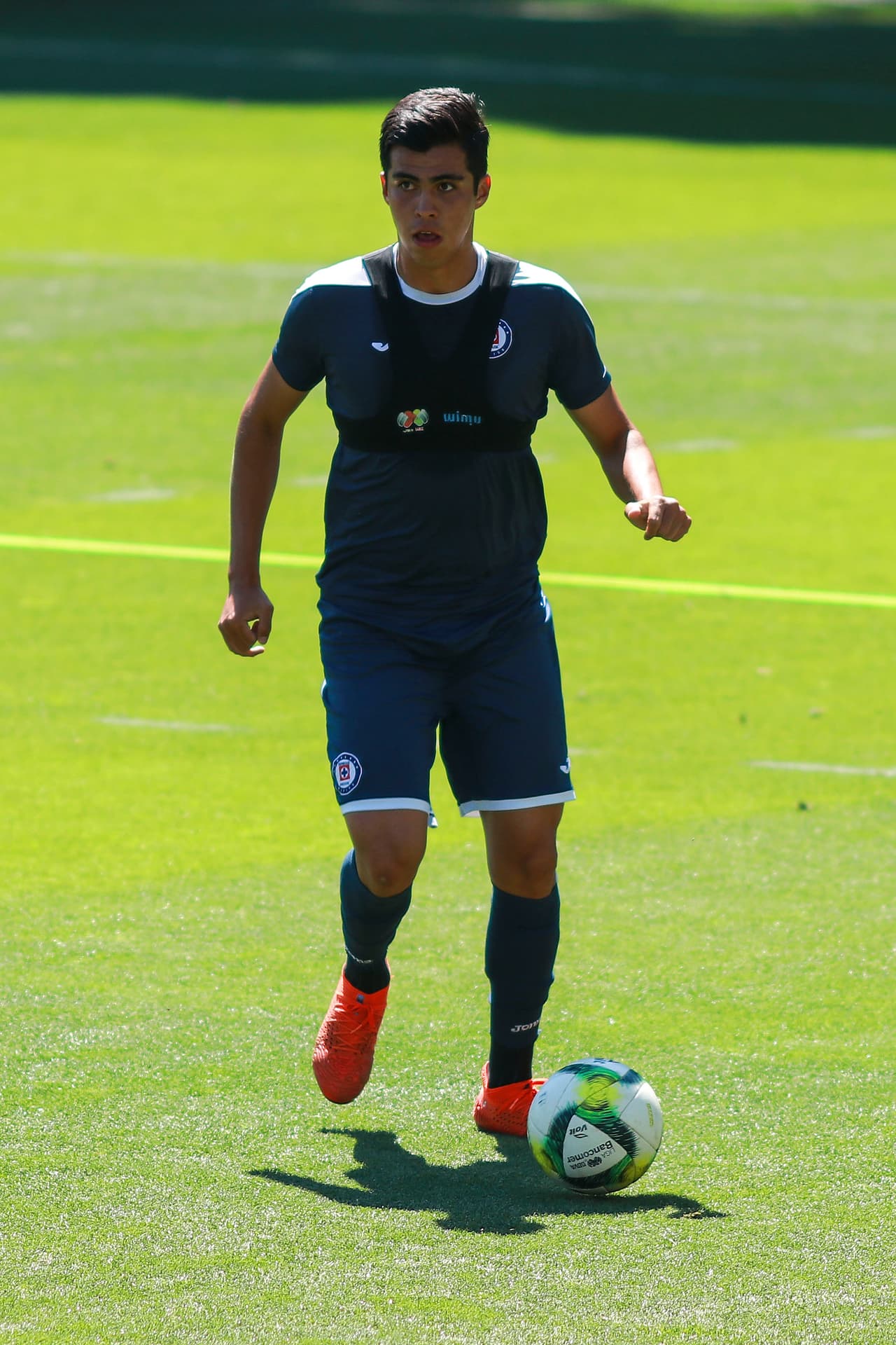 Cruz Azul, se´ptimo en el Clausura 2019, visitará a Monterrey con el reto de sumar para sostenerse en el grupo de Liguilla. Por eso, se entrena para ajustar detalles bajo la batuta de Pedro Caixinha y la mirada del presidente Ricardo Peláez.