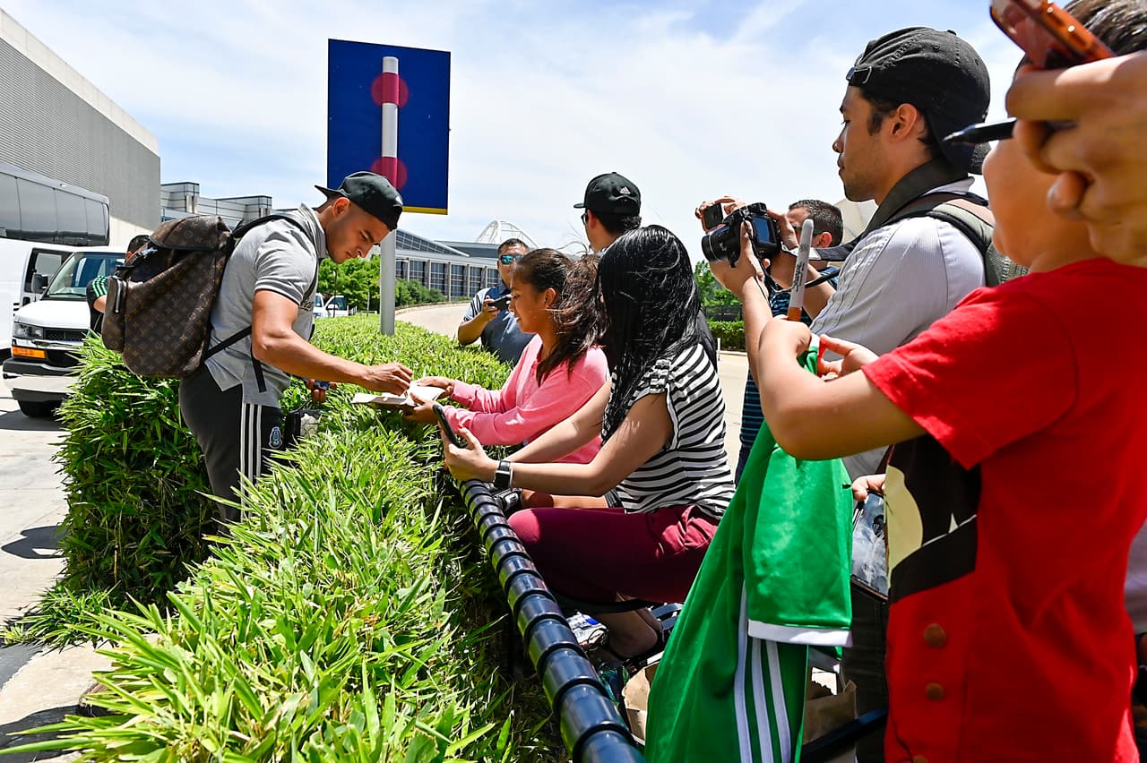 La Selección Nacional de México vivió su llegada a Los Ángeles en medio del optimismo y concentración, acompañada por los fanáticos, previo al arranque de la Copa Oro 2019. En el Rose Bowl debutará en esta edición contra Cuba.