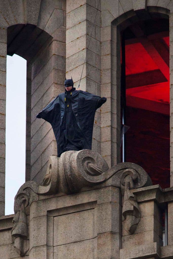 Una cosa que nunca han dominado realmente es el talento de Wayne como detective. La mayoría de las veces Alfred Pennyworth, su mayordomo, lo es.