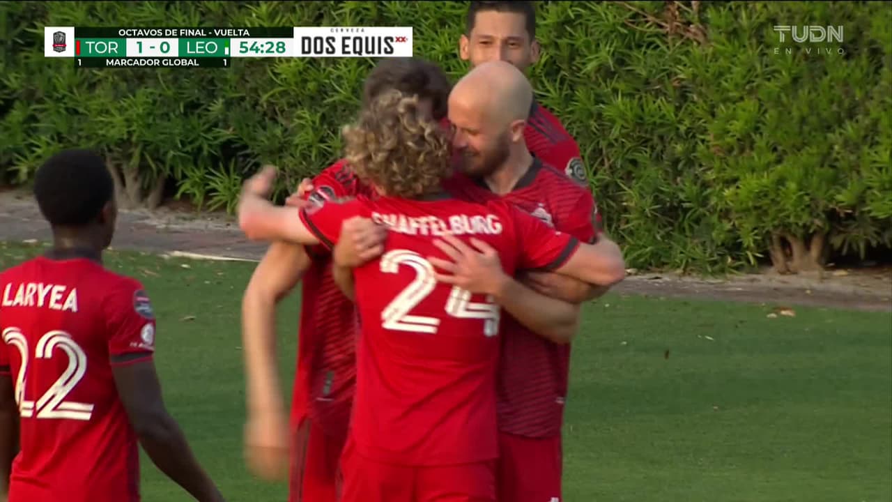¡GOL!  anota para Toronto FC. Patrick Mullins