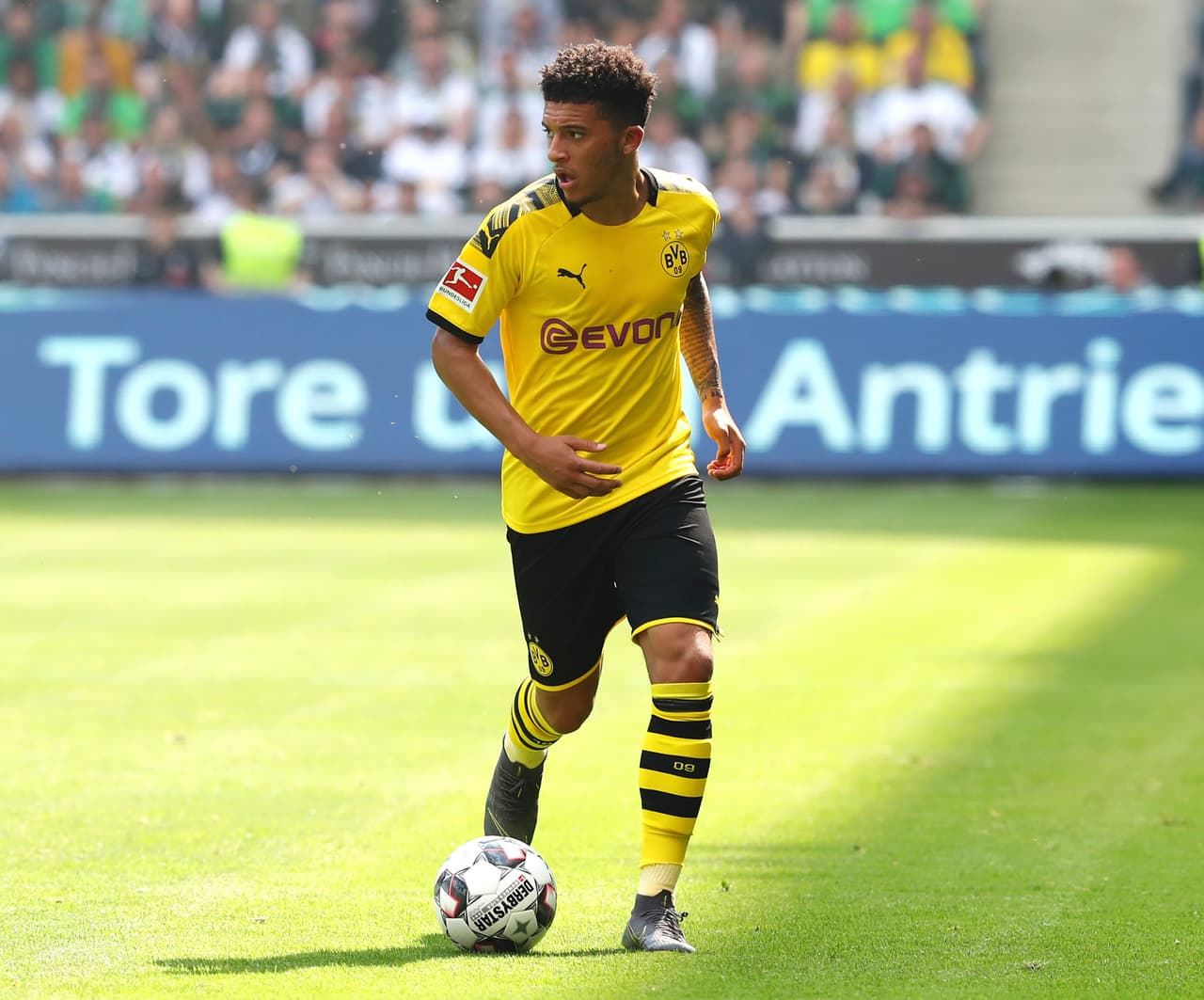 Jadon Sancho, inglés del Borussia Dortmund, nacido el 25 de marzo de 2000.
<br>