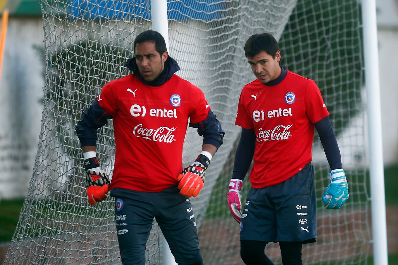 SANTIAGO, CHILE - MAY 28: Claudio Bravo goalkeeper of Chile exercises along with his substitute Cristopher Toselli during the Chile morning training session at Complejo Deportivo Juan Pinto Durán on May 28, 2014 in Santiago, Chile. (Photo by Franco Moreno/LatinContent/Getty Images)