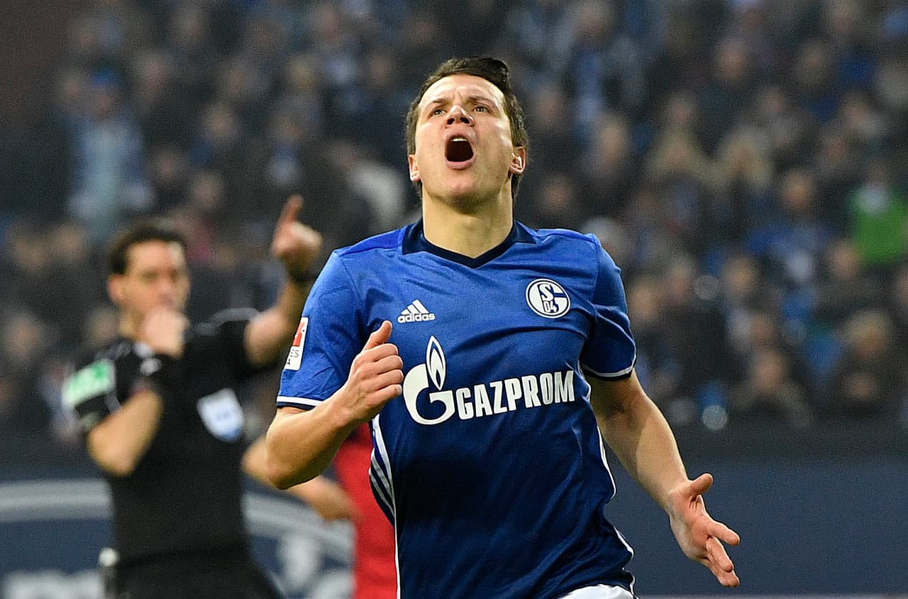 El ucraniano Yevhen Konoplyanka, al servicio del Schalke 04, podría terminar en el fútbol turco en el próximo mercado. Se dice en Europa que el Fenerbahce está interesado en él.